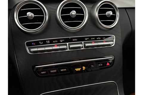 Mercedes-Benz C-Klasse 180 AMG 157PK Pano Trekhaak Sfeerverl. LED Virtual 19"LMV Camera Carplay Cruise Clima Navi Leder PDC