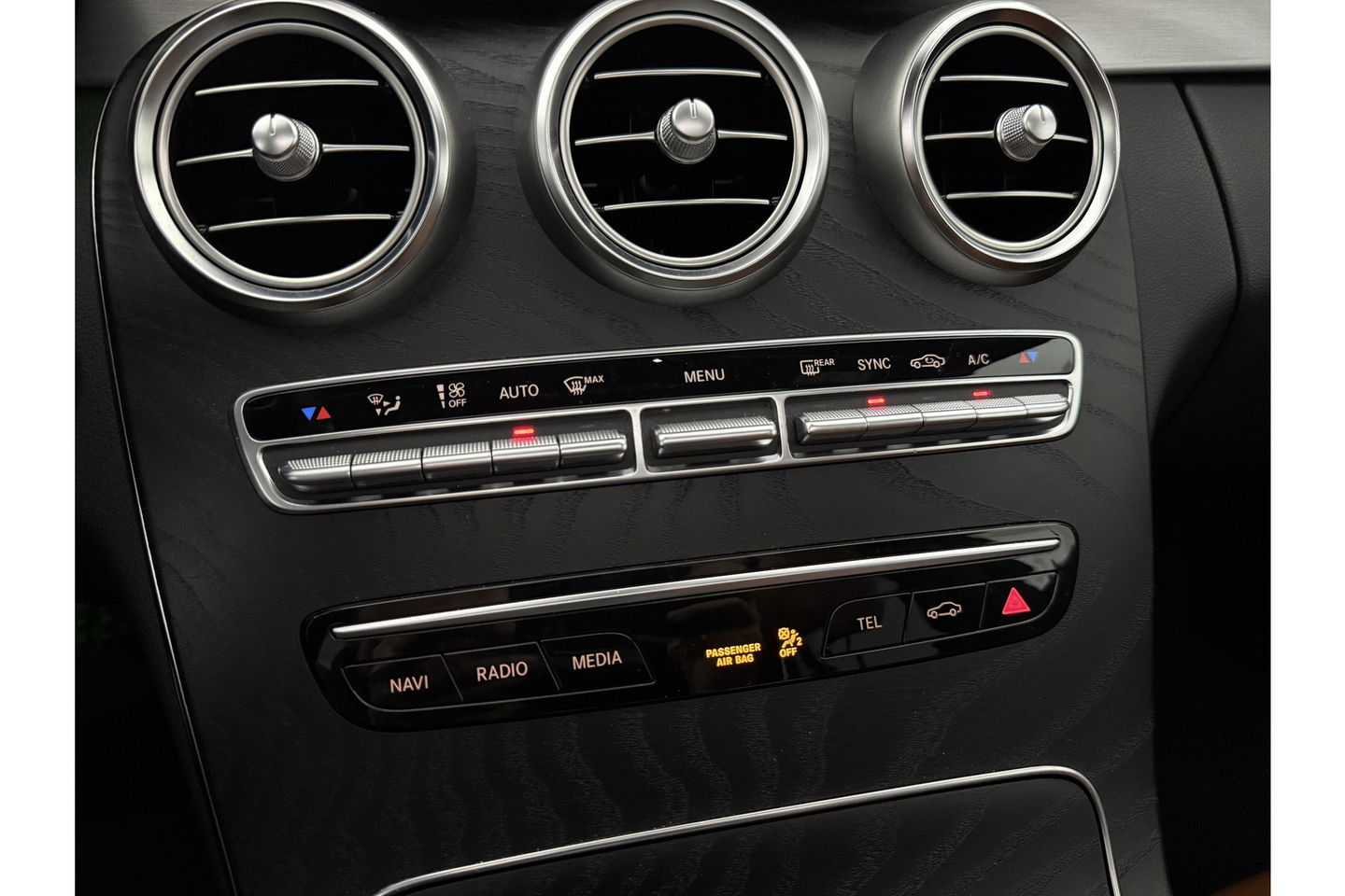 Mercedes-Benz C-Klasse 180 AMG 157PK Pano Trekhaak Sfeerverl. LED Virtual 19"LMV Camera Carplay Cruise Clima Navi Leder PDC