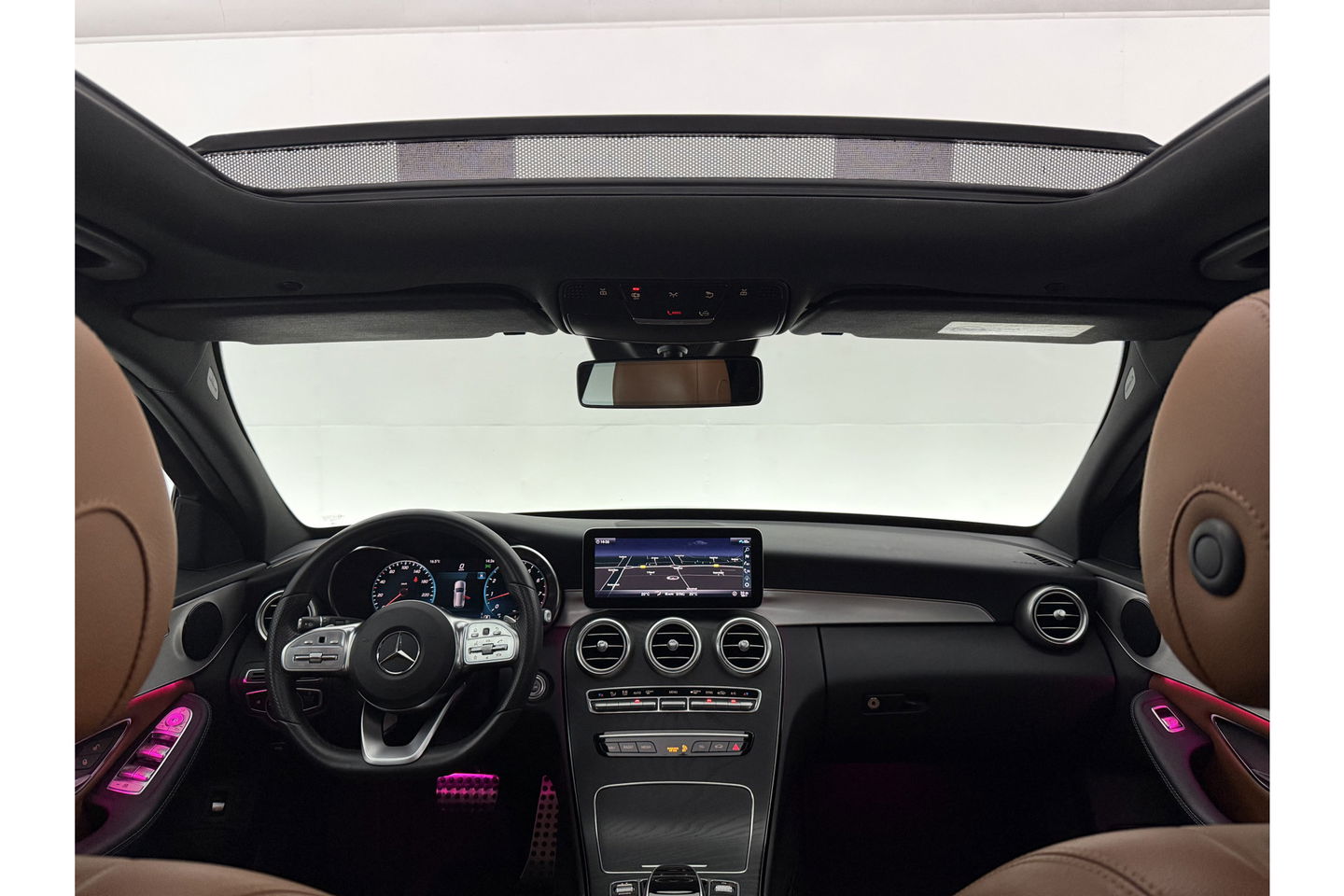 Mercedes-Benz C-Klasse 180 AMG 157PK Pano Trekhaak Sfeerverl. LED Virtual 19"LMV Camera Carplay Cruise Clima Navi Leder PDC