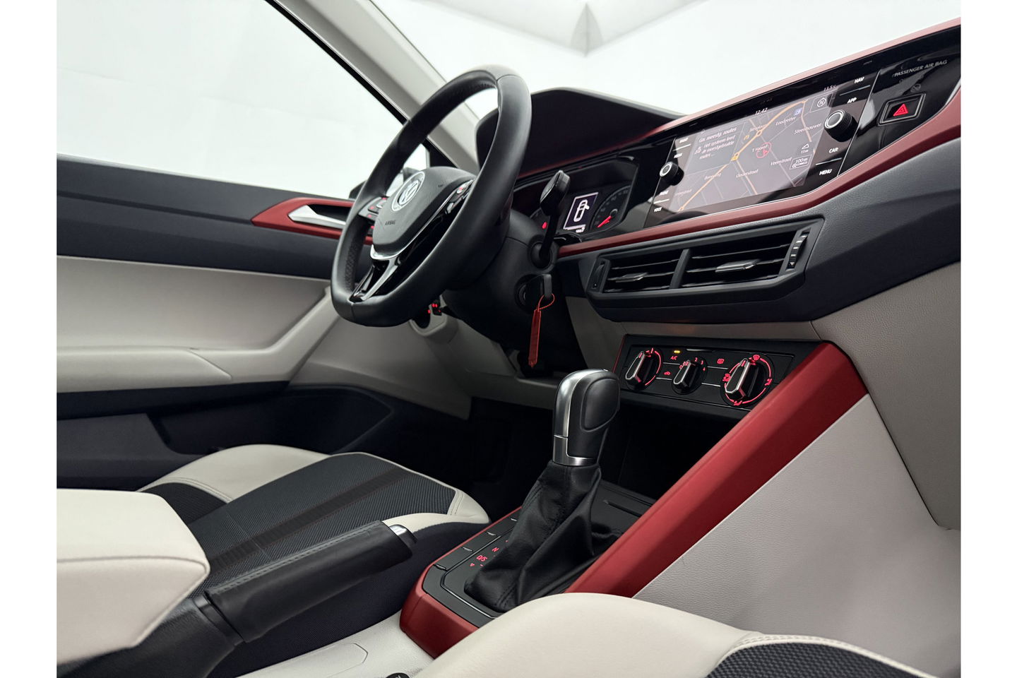 Volkswagen Polo 1.0 TSI DSG Airco Carplay LED Beats-audio Camera Adaptive-Cruise Camera Navi 16"LMV