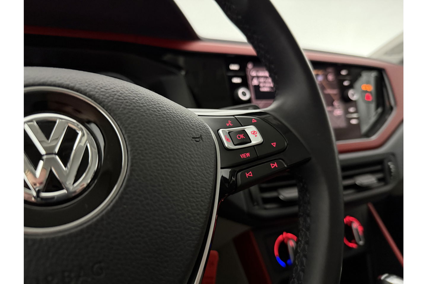 Volkswagen Polo 1.0 TSI DSG Airco Carplay LED Beats-audio Camera Adaptive-Cruise Camera Navi 16"LMV