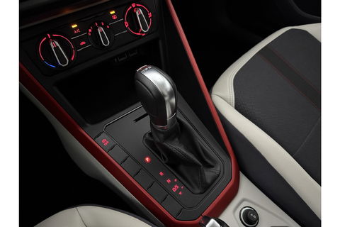 Volkswagen Polo 1.0 TSI DSG Airco Carplay LED Beats-audio Camera Adaptive-Cruise Camera Navi 16"LMV