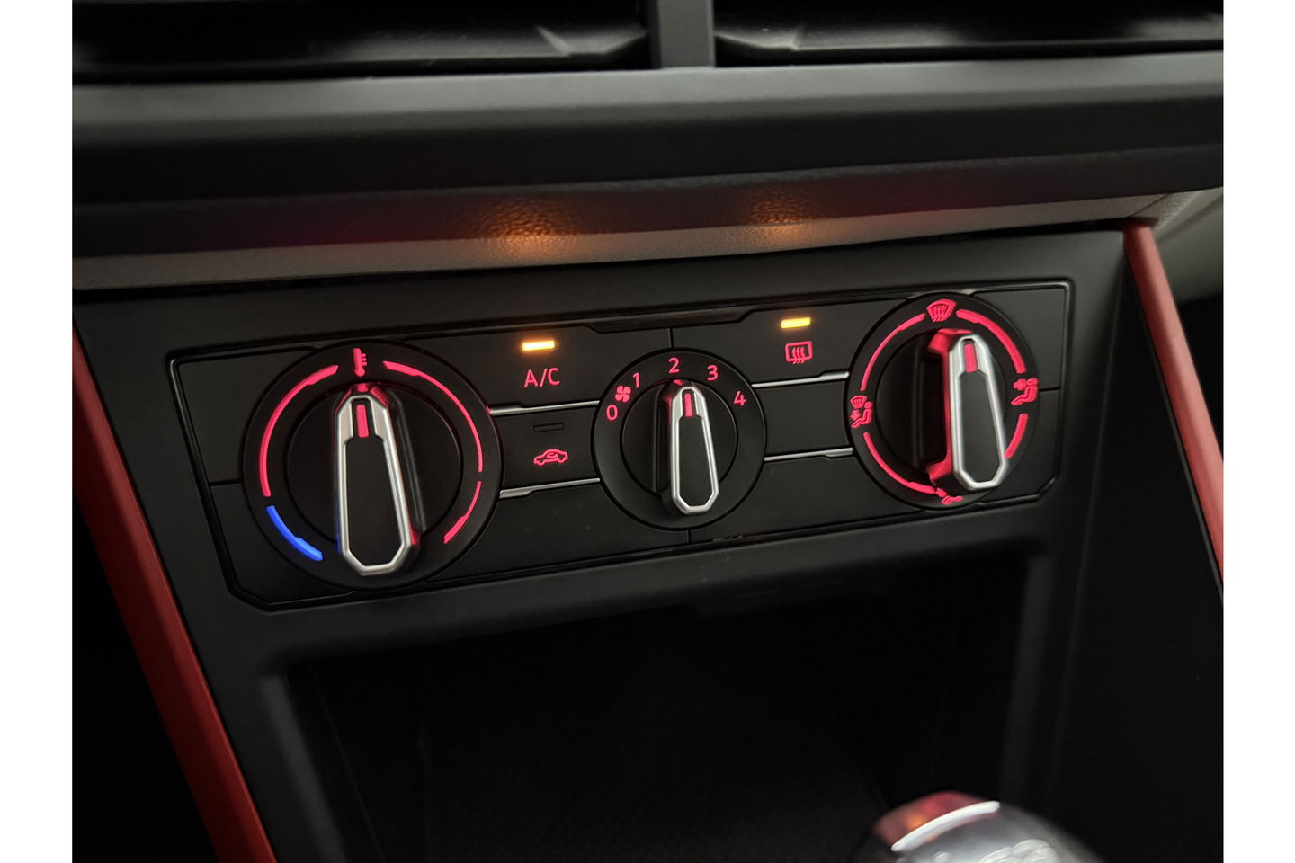 Volkswagen Polo 1.0 TSI DSG Airco Carplay LED Beats-audio Camera Adaptive-Cruise Camera Navi 16"LMV