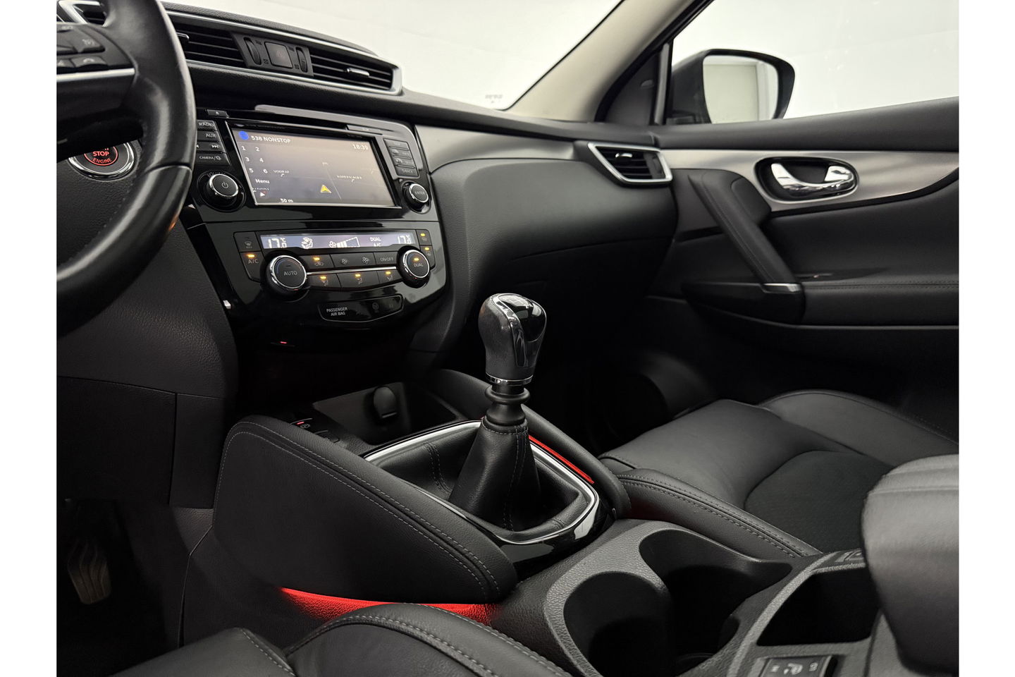 Nissan QASHQAI 1.2 Business Edition 360Camera Panoview LED Clima Cruise Trekhaak PDC 17"LMV Navi Stoelverwarming