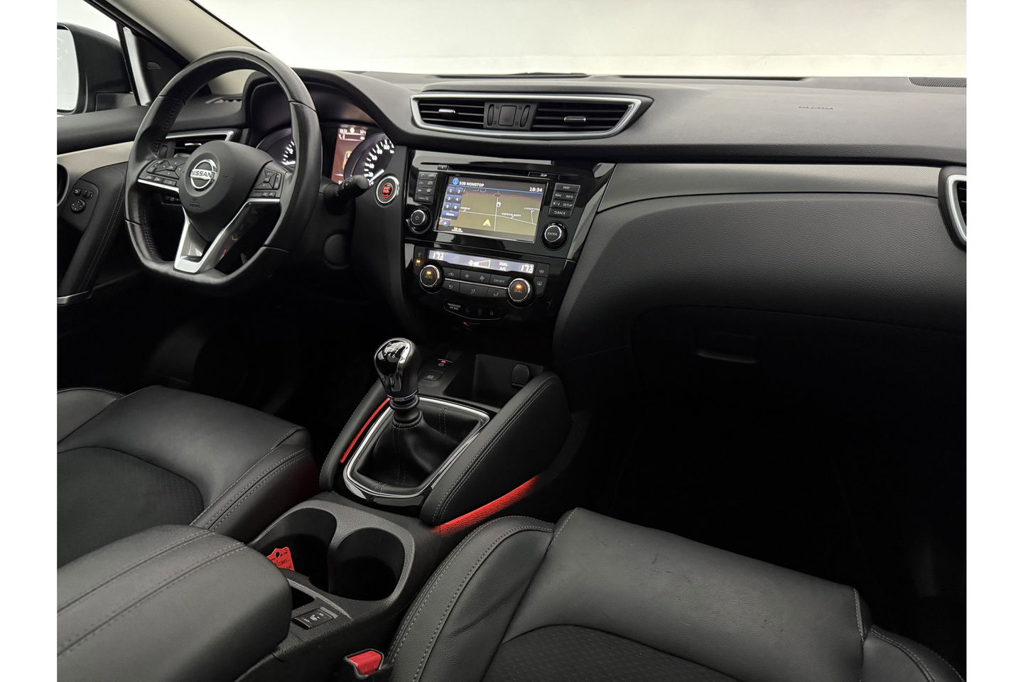 Nissan QASHQAI 1.2 Business Edition 360Camera Panoview LED Clima Cruise Trekhaak PDC 17"LMV Navi Stoelverwarming