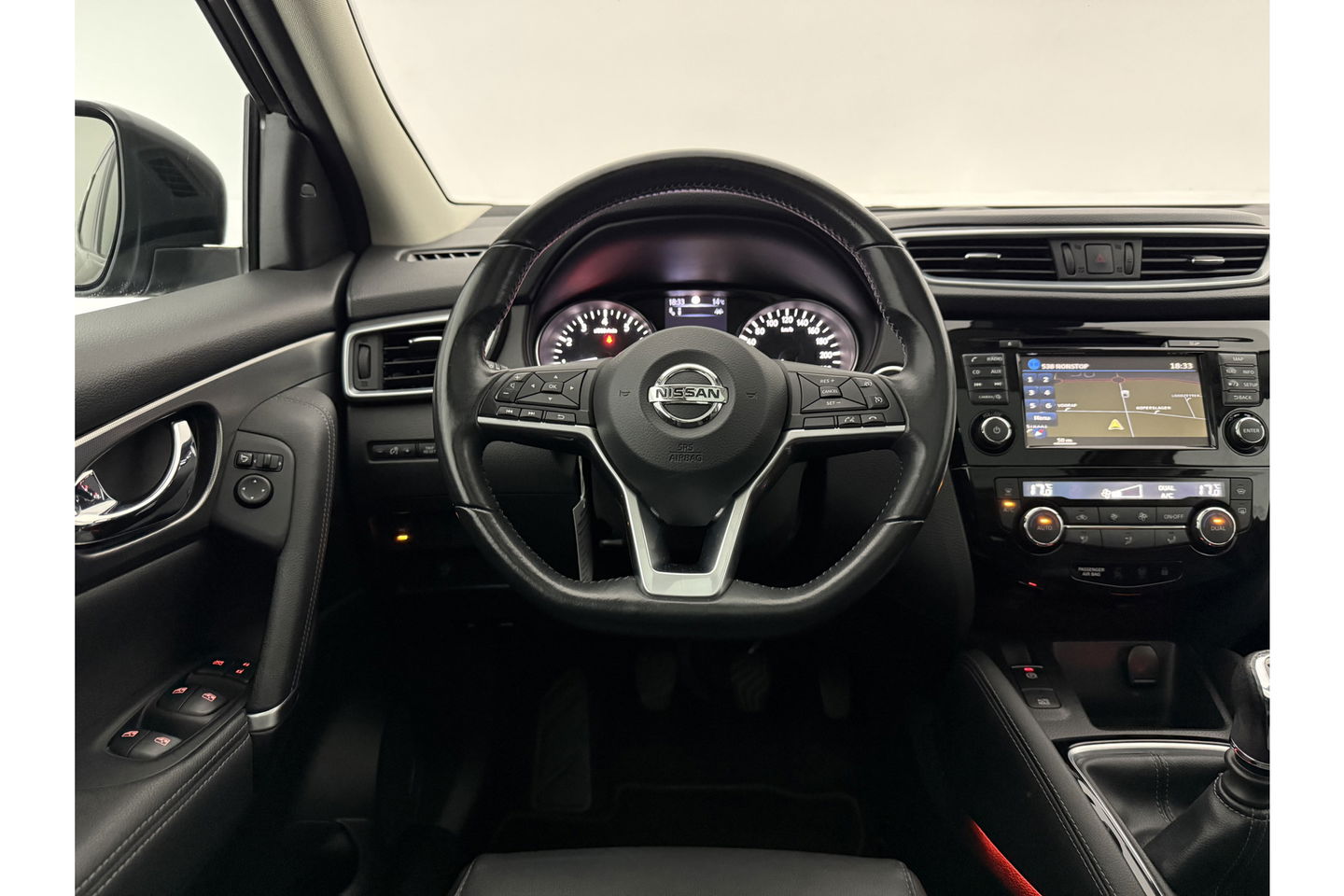 Nissan QASHQAI 1.2 Business Edition 360Camera Panoview LED Clima Cruise Trekhaak PDC 17"LMV Navi Stoelverwarming