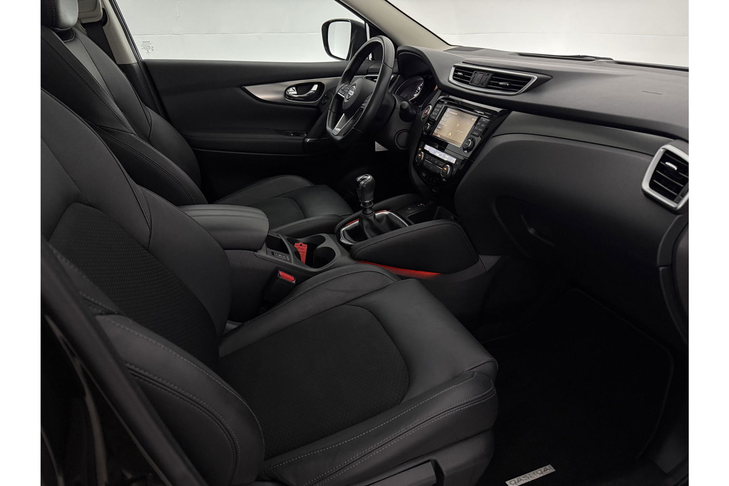 Nissan QASHQAI 1.2 Business Edition 360Camera Panoview LED Clima Cruise Trekhaak PDC 17"LMV Navi Stoelverwarming