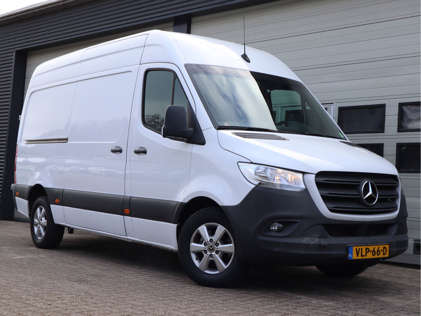 Mercedes-Benz Sprinter 315 CDI Automaat L2H2 RWD - Camera - Navi - MBUX - LM