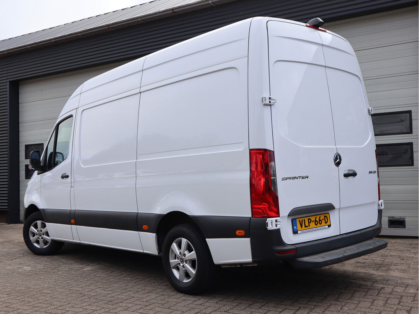 Mercedes-Benz Sprinter 315 CDI Automaat L2H2 RWD - Camera - Navi - MBUX - LM