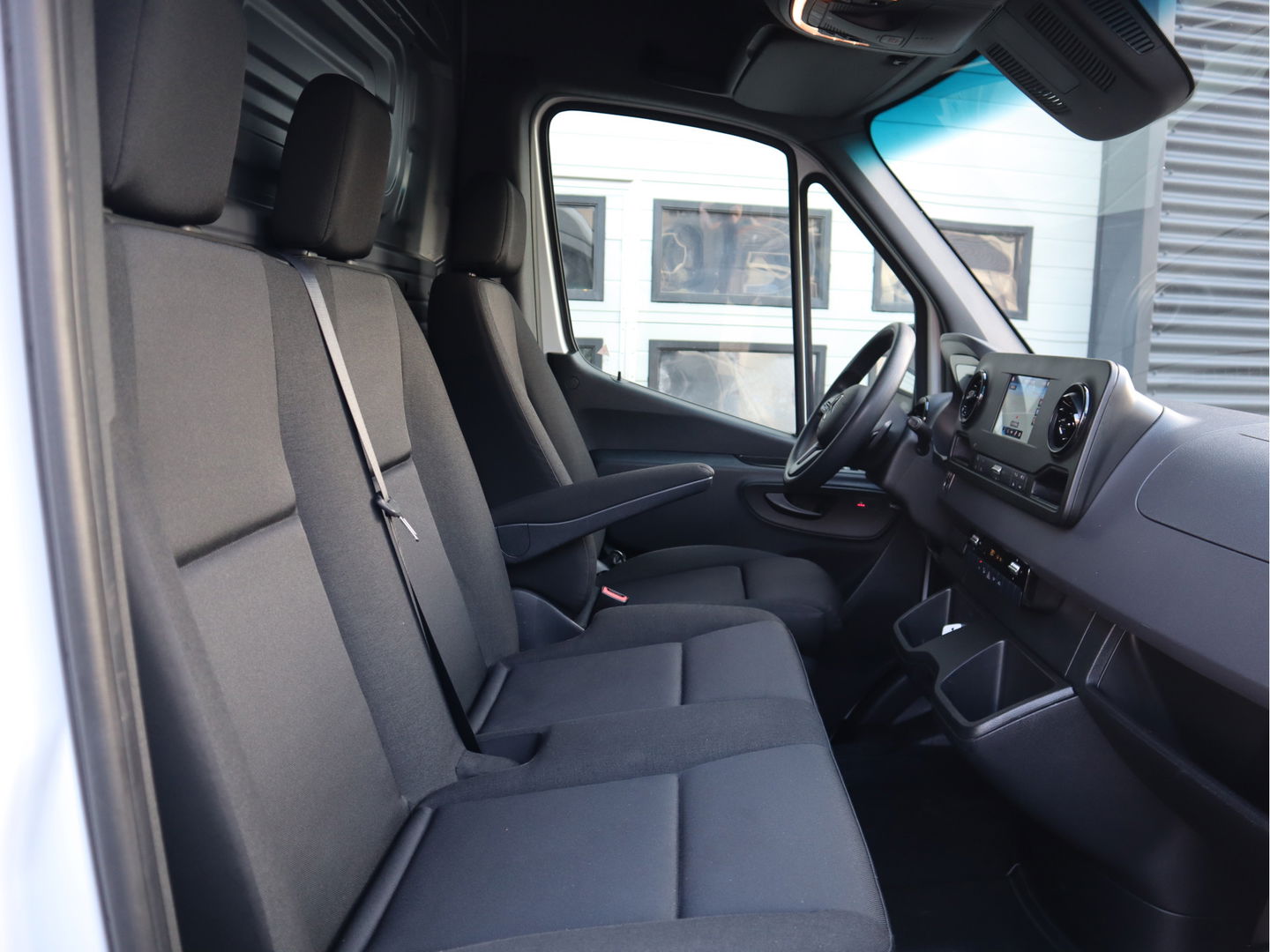 Mercedes-Benz Sprinter 315 CDI Automaat L2H2 RWD - Camera - Navi - MBUX - LM