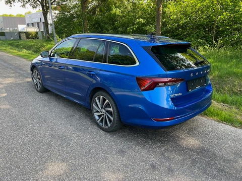Škoda Octavia Combi 1.4 TSI iV PHEV Style | LEDER/STOF | CAMERA | ADAPTIVE CRUISE | LED