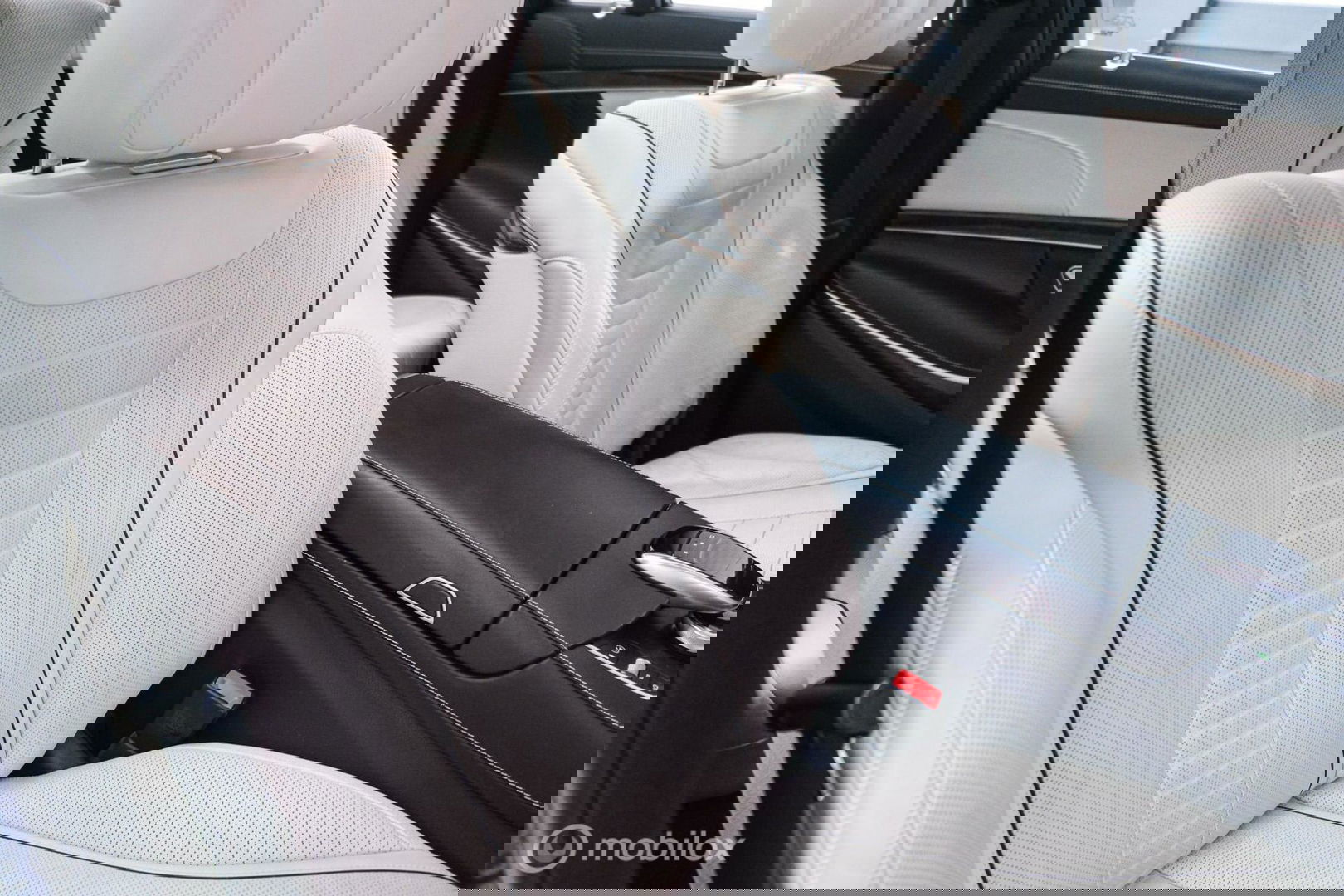 Mercedes-Benz S-Klasse 350 Prestige Plus | Massage | NAP NL auto | 2e eigenaar | Nightvision | Softclose | Burmester | Adaptive | Panorama | Trekhaak |