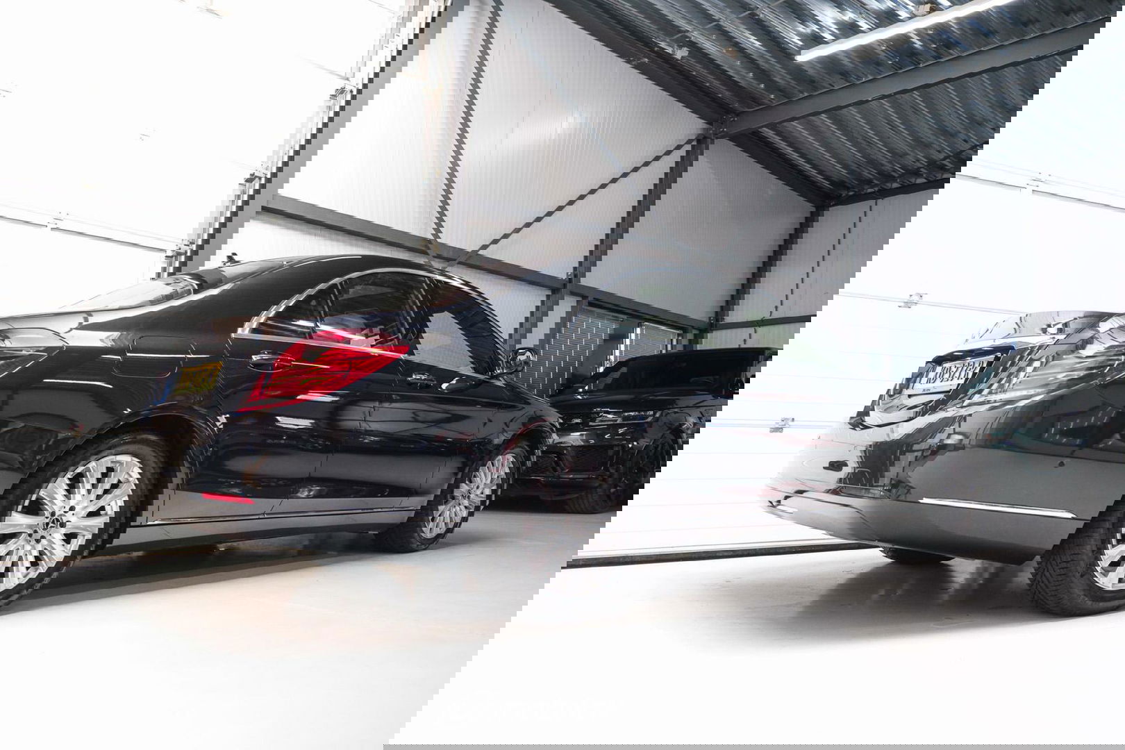 Mercedes-Benz S-Klasse 350 Prestige Plus | Massage | NAP NL auto | 2e eigenaar | Nightvision | Softclose | Burmester | Adaptive | Panorama | Trekhaak |