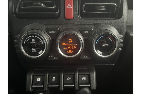 Suzuki Jimny 1.5 Style 4x4 AWD 4 Persoons Bullbar Clima Cruise Navi DAB+ 15"LMV Stoelverwarming
