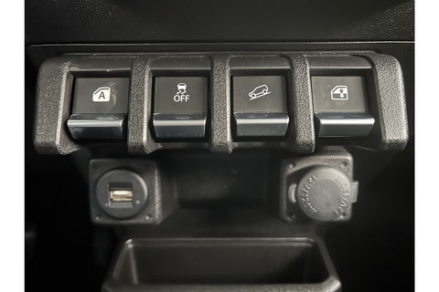 Suzuki Jimny 1.5 Style 4x4 AWD 4 Persoons Bullbar Clima Cruise Navi DAB+ 15"LMV Stoelverwarming