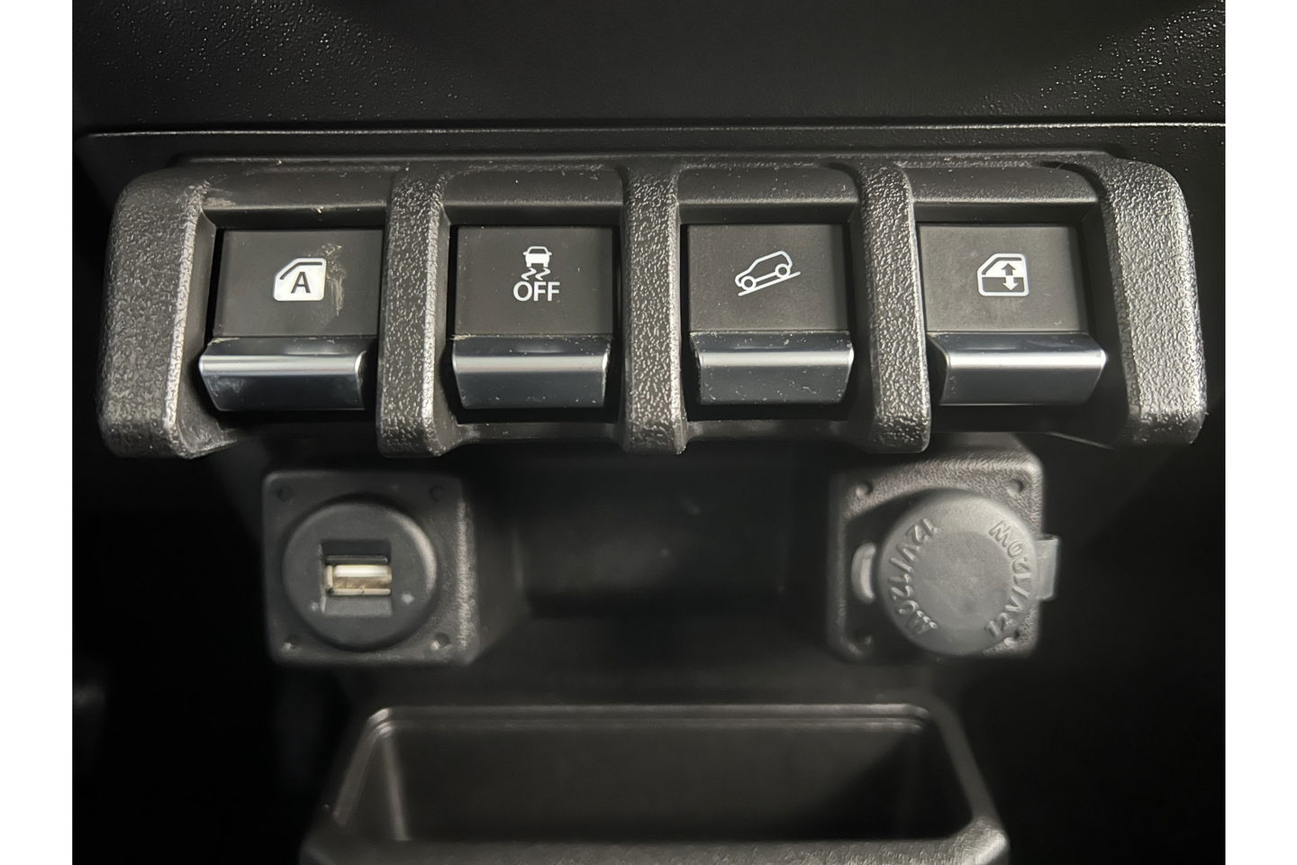 Suzuki Jimny 1.5 Style 4x4 AWD 4 Persoons Bullbar Clima Cruise Navi DAB+ 15"LMV Stoelverwarming