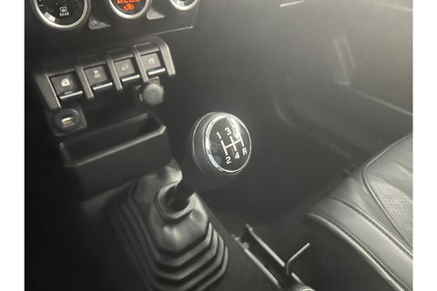 Suzuki Jimny 1.5 Style 4x4 AWD 4 Persoons Bullbar Clima Cruise Navi DAB+ 15"LMV Stoelverwarming