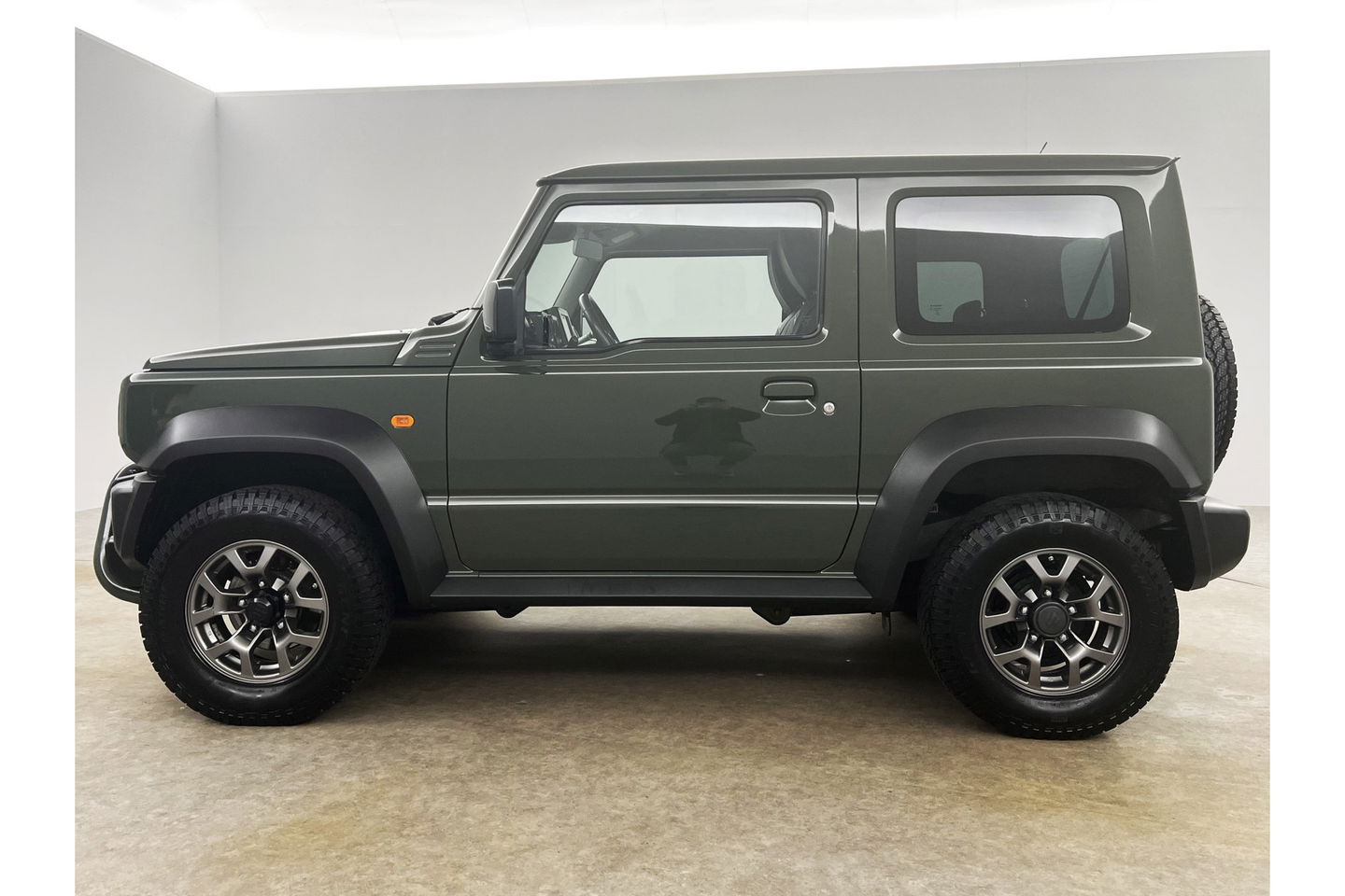 Suzuki Jimny 1.5 Style 4x4 AWD 4 Persoons Bullbar Clima Cruise Navi DAB+ 15"LMV Stoelverwarming