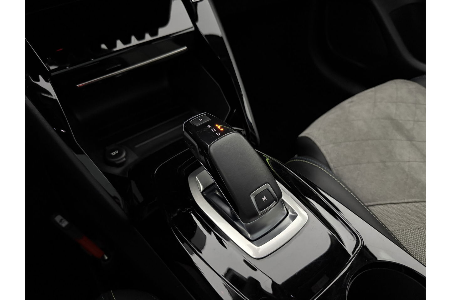 Peugeot 208 1.2 PureTech GT Pack 131PK 360Camera Pano Sfeerverl. Carplay LED Virtual Clima Cruise Navi PDC 17''LMV