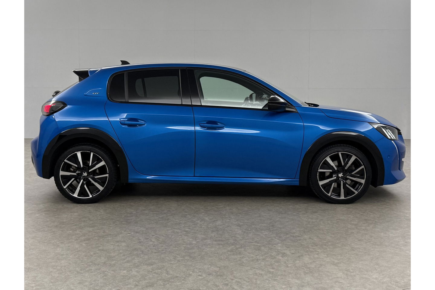 Peugeot 208 1.2 PureTech GT Pack 131PK 360Camera Pano Sfeerverl. Carplay LED Virtual Clima Cruise Navi PDC 17''LMV