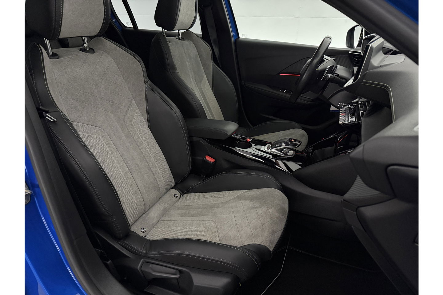 Peugeot 208 1.2 PureTech GT Pack 131PK 360Camera Pano Sfeerverl. Carplay LED Virtual Clima Cruise Navi PDC 17''LMV