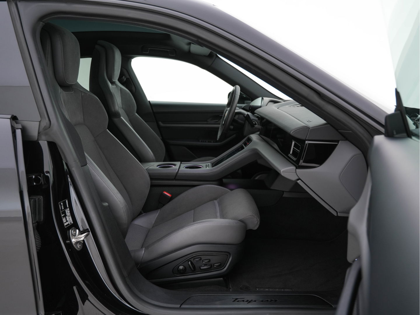 Porsche Taycan Performance 84 kWh [ 3-Fase ] Aut. *PANO | HEAT-PUMP | SPORT-CHRONO-PACK | LEATHER-MICROFIBRE | FULL-LED | MEMORY-PACK | BOSE-SOUND | AIR-SUSPENSION | BLINDSPOT | HEATED-SPORT-SEATS | CAMERA | DAB+ | ECC | PDC | 20''ALU*