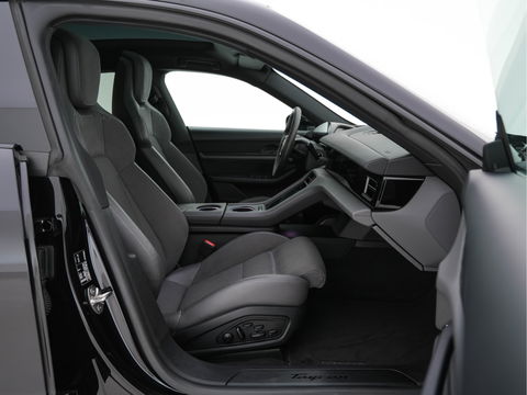 Porsche Taycan Performance 84 kWh [ 3-Fase ] Aut. *PANO | HEAT-PUMP | SPORT-CHRONO-PACK | LEATHER-MICROFIBRE | FULL-LED | MEMORY-PACK | BOSE-SOUND | AIR-SUSPENSION | BLINDSPOT | HEATED-SPORT-SEATS | CAMERA | DAB+ | ECC | PDC | 20''ALU*