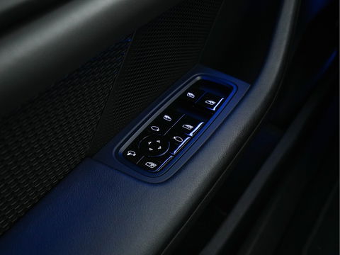 Porsche Taycan Performance 84 kWh [ 3-Fase ] Aut. *PANO | HEAT-PUMP | SPORT-CHRONO-PACK | LEATHER-MICROFIBRE | FULL-LED | MEMORY-PACK | BOSE-SOUND | AIR-SUSPENSION | BLINDSPOT | HEATED-SPORT-SEATS | CAMERA | DAB+ | ECC | PDC | 20''ALU*
