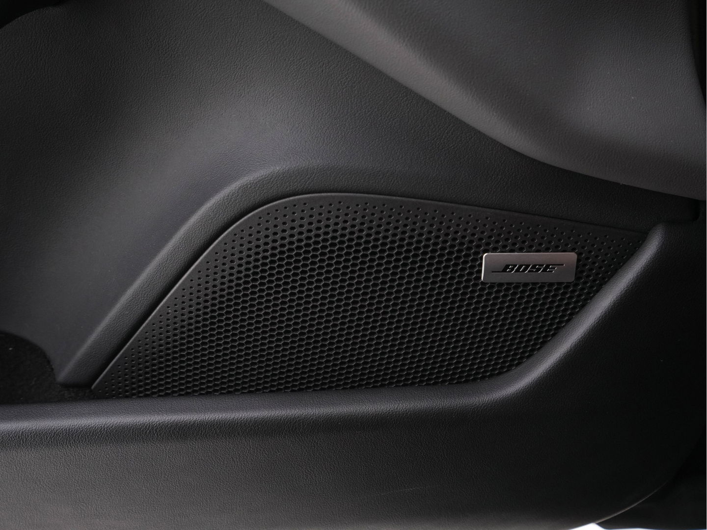 Porsche Taycan Performance 84 kWh [ 3-Fase ] Aut. *PANO | HEAT-PUMP | SPORT-CHRONO-PACK | LEATHER-MICROFIBRE | FULL-LED | MEMORY-PACK | BOSE-SOUND | AIR-SUSPENSION | BLINDSPOT | HEATED-SPORT-SEATS | CAMERA | DAB+ | ECC | PDC | 20''ALU*
