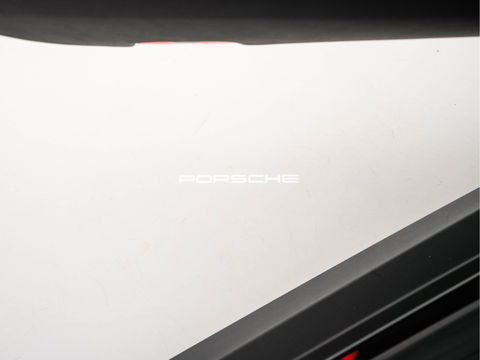 Porsche Taycan Performance 84 kWh [ 3-Fase ] Aut. *PANO | HEAT-PUMP | SPORT-CHRONO-PACK | LEATHER-MICROFIBRE | FULL-LED | MEMORY-PACK | BOSE-SOUND | AIR-SUSPENSION | BLINDSPOT | HEATED-SPORT-SEATS | CAMERA | DAB+ | ECC | PDC | 20''ALU*