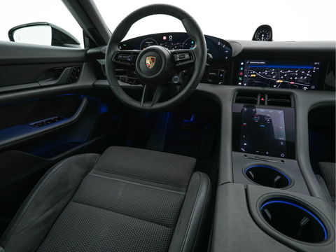 Porsche Taycan Performance 84 kWh [ 3-Fase ] Aut. *PANO | HEAT-PUMP | SPORT-CHRONO-PACK | LEATHER-MICROFIBRE | FULL-LED | MEMORY-PACK | BOSE-SOUND | AIR-SUSPENSION | BLINDSPOT | HEATED-SPORT-SEATS | CAMERA | DAB+ | ECC | PDC | 20''ALU*