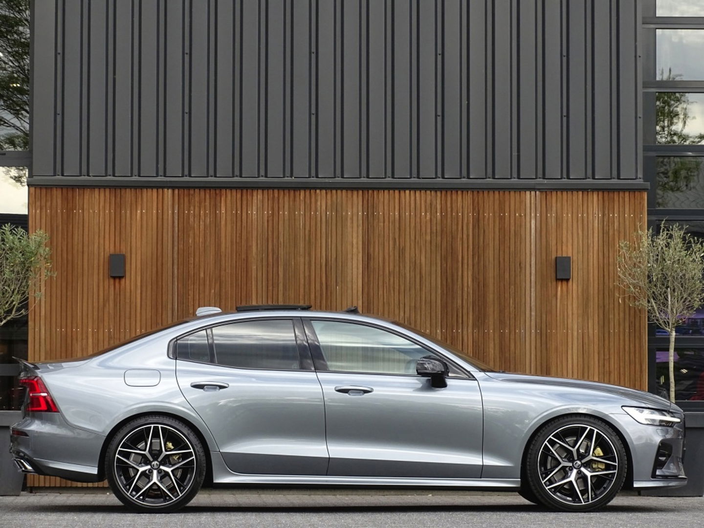 Volvo S60 2.0 T5 251PK / R-Design / Harman Kardon / Head-Up *NAP*