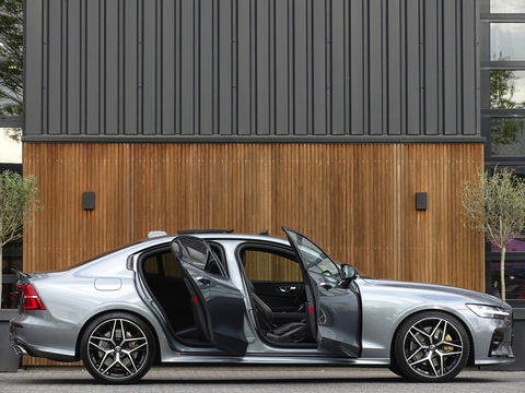 Volvo S60 2.0 T5 251PK / R-Design / Harman Kardon / Head-Up *NAP*
