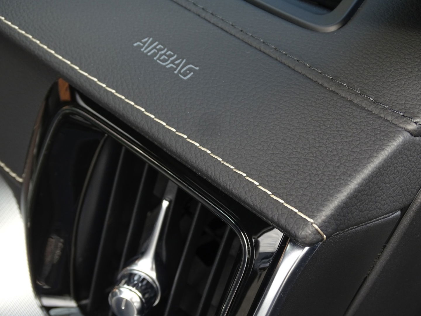 Volvo S60 2.0 T5 251PK / R-Design / Harman Kardon / Head-Up *NAP*