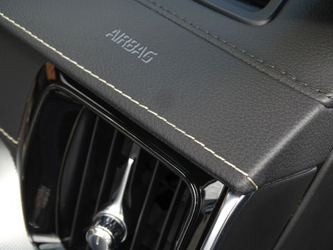 Volvo S60 2.0 T5 251PK / R-Design / Harman Kardon / Head-Up *NAP*
