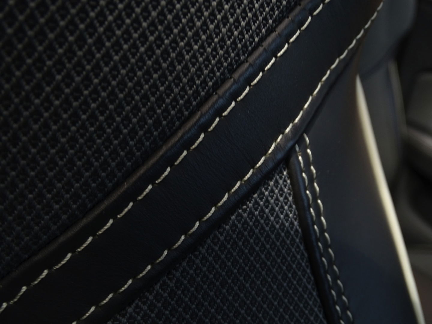 Volvo S60 2.0 T5 251PK / R-Design / Harman Kardon / Head-Up *NAP*