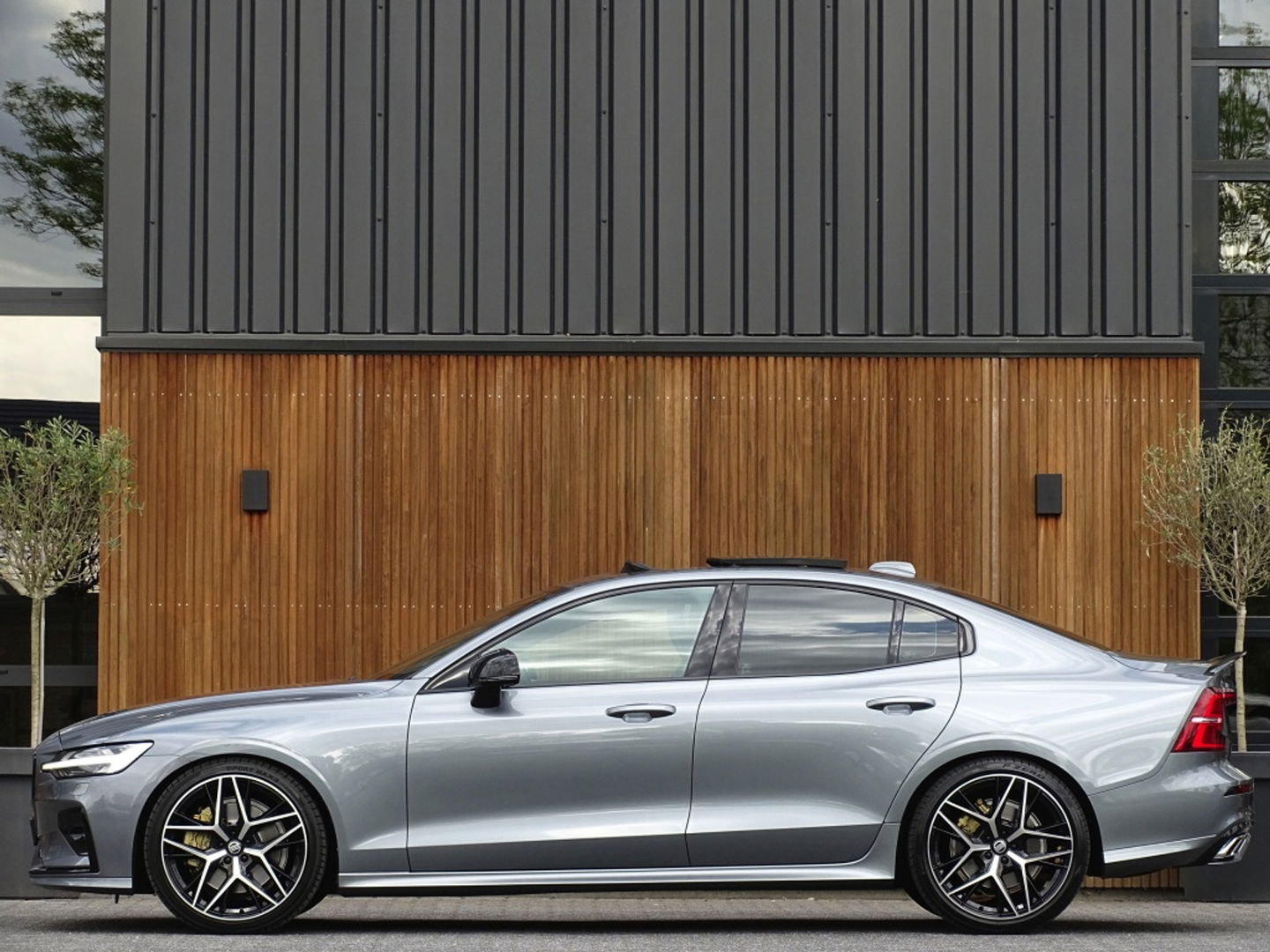 Volvo S60 2.0 T5 251PK / R-Design / Harman Kardon / Head-Up *NAP*