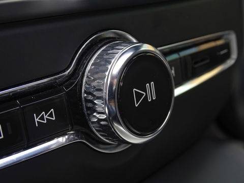 Volvo S60 2.0 T5 251PK / R-Design / Harman Kardon / Head-Up *NAP*