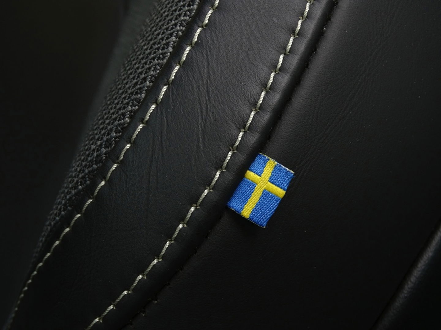 Volvo S60 2.0 T5 251PK / R-Design / Harman Kardon / Head-Up *NAP*