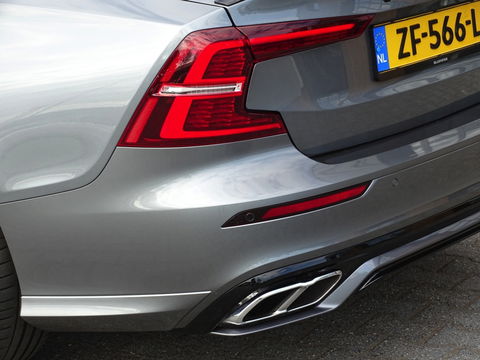 Volvo S60 2.0 T5 251PK / R-Design / Harman Kardon / Head-Up *NAP*