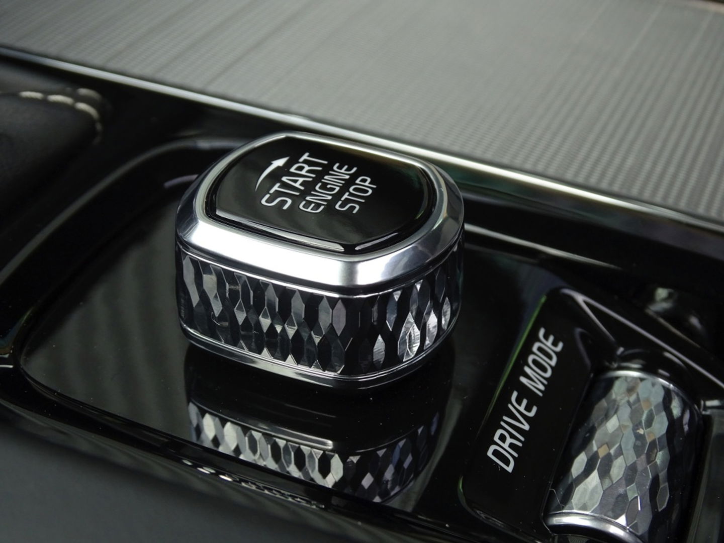 Volvo S60 2.0 T5 251PK / R-Design / Harman Kardon / Head-Up *NAP*