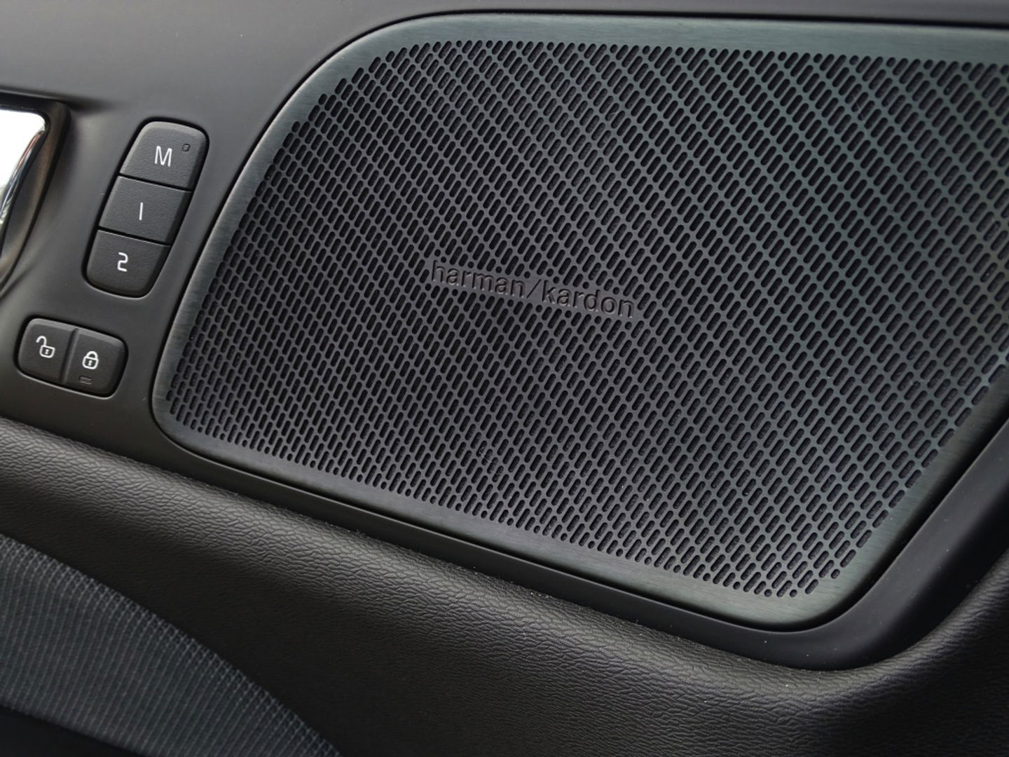 Volvo S60 2.0 T5 251PK / R-Design / Harman Kardon / Head-Up *NAP*