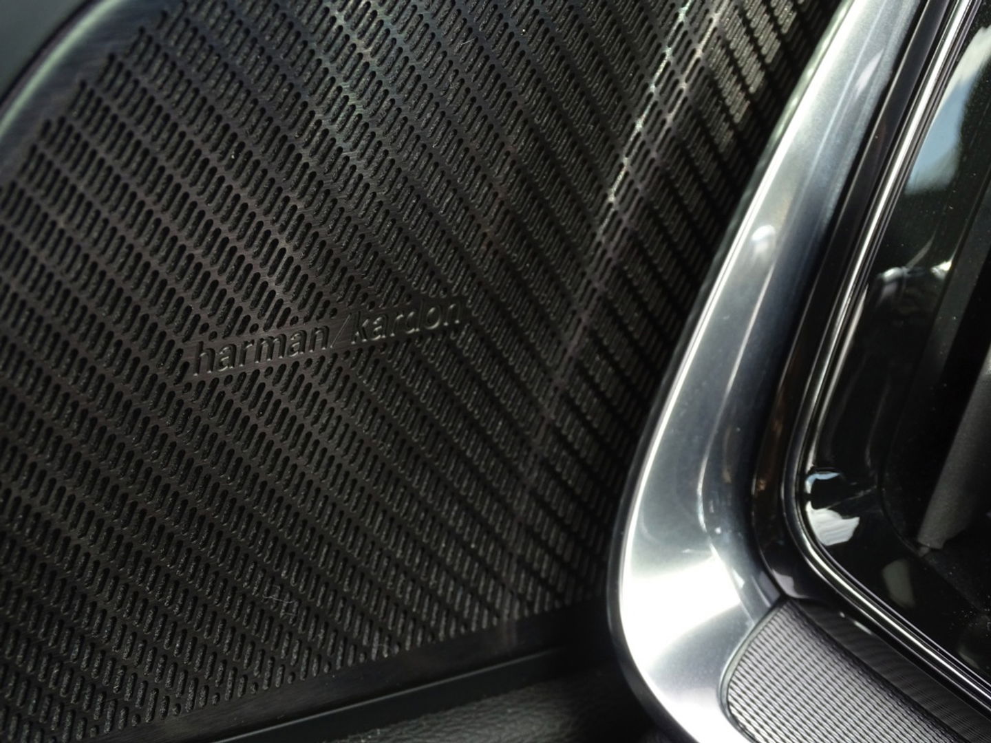 Volvo S60 2.0 T5 251PK / R-Design / Harman Kardon / Head-Up *NAP*