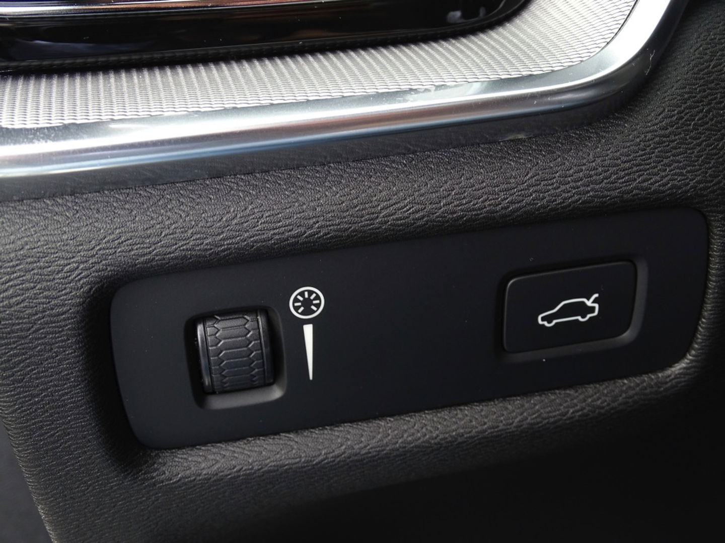 Volvo S60 2.0 T5 251PK / R-Design / Harman Kardon / Head-Up *NAP*