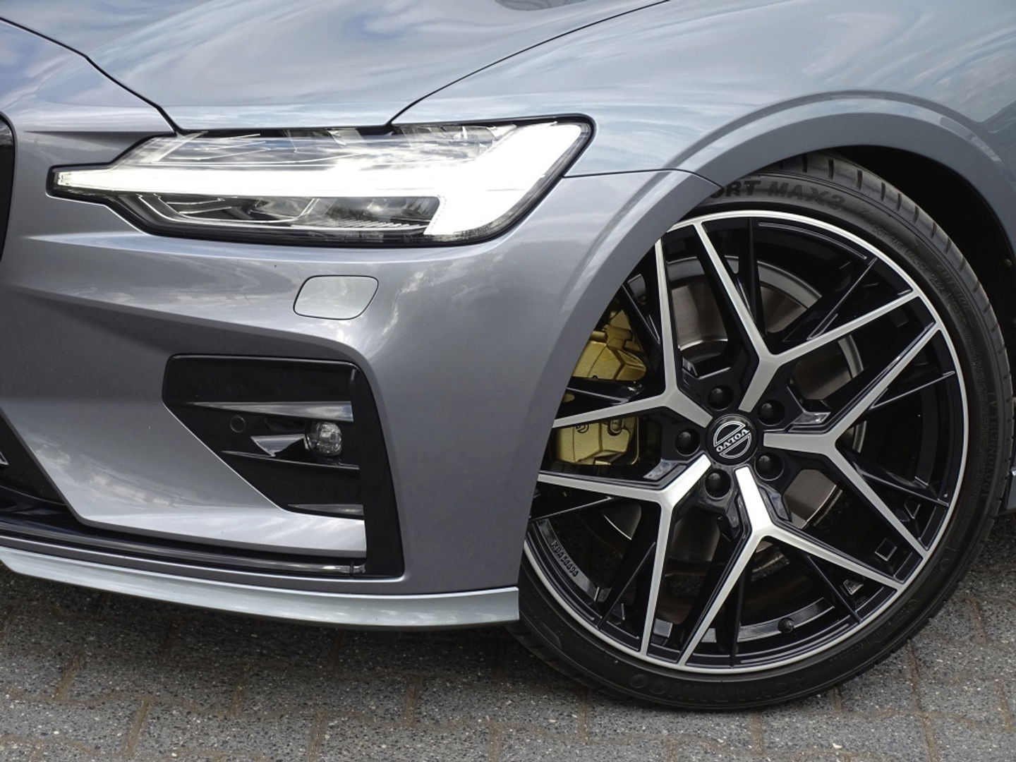 Volvo S60 2.0 T5 251PK / R-Design / Harman Kardon / Head-Up *NAP*