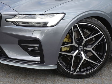 Volvo S60 2.0 T5 251PK / R-Design / Harman Kardon / Head-Up *NAP*