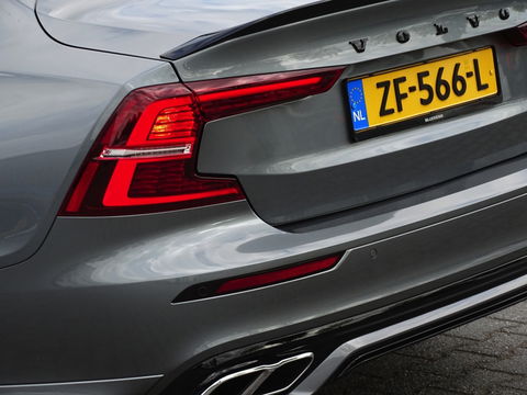 Volvo S60 2.0 T5 251PK / R-Design / Harman Kardon / Head-Up *NAP*