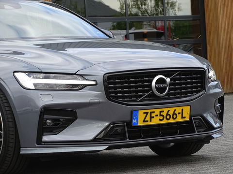 Volvo S60 2.0 T5 251PK / R-Design / Harman Kardon / Head-Up *NAP*
