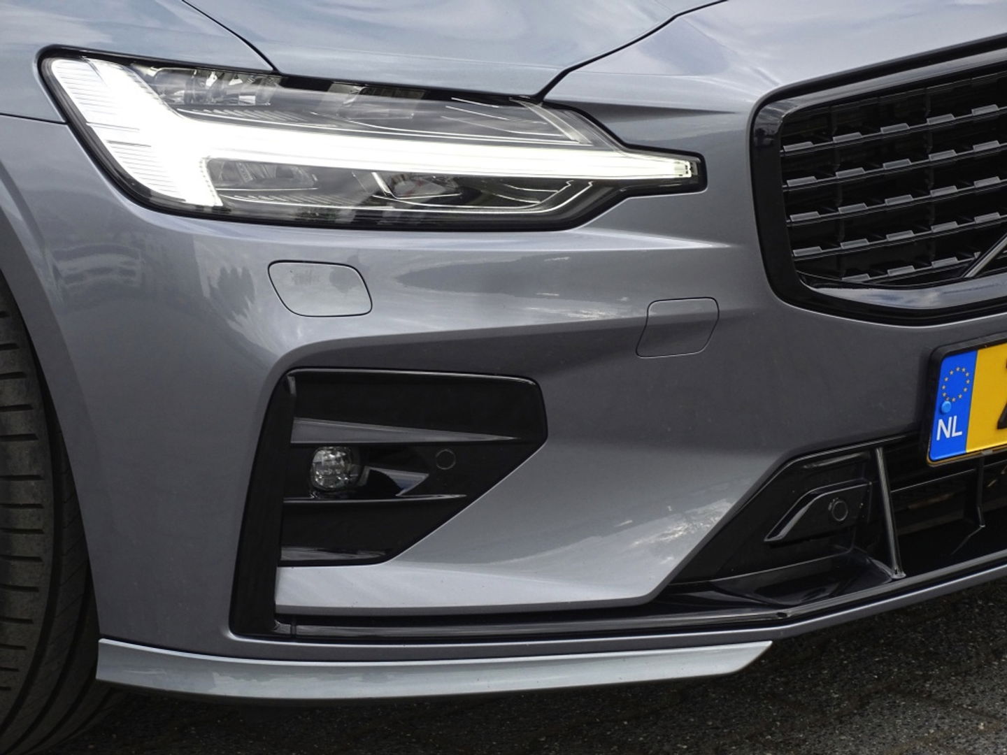 Volvo S60 2.0 T5 251PK / R-Design / Harman Kardon / Head-Up *NAP*