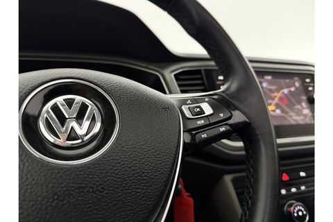 Volkswagen T-Roc 1.0 TSI Pano LED Camera Trekhaak Carplay Airco Adaptive Cruise Navi PDC 16''LMV